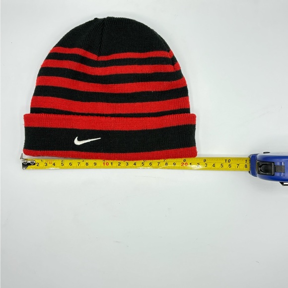Nike beanie Youth Size Black and  red - Picture 2 of 5